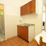 Apartman With Parking Space - 7468 Labin