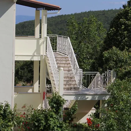 Apartman With Parking Space - 7468 Labin